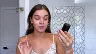 Hailee Steinfeld’s Guide to Glowing Skin and Easy Everyday Makeup - Be
