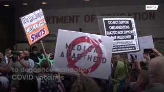 Anti-vaccine mandate protesters attack COVID testing unit in NYC