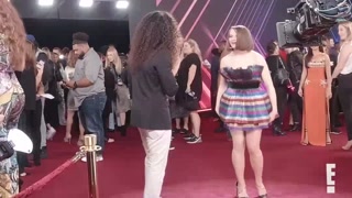 Joey King GLAMBOT- Behind the Scenes in 2019 PCAs - E! Red Carpet & Aw