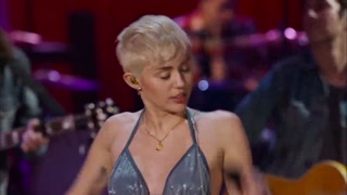 Miley Cyrus Performs 