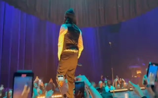 Jay-Z Live Performs Niggaz in Paris