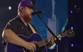  Luke Combs - Fast Car (Official Live Video)