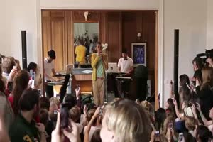 Stromae - Papaoutai - Live